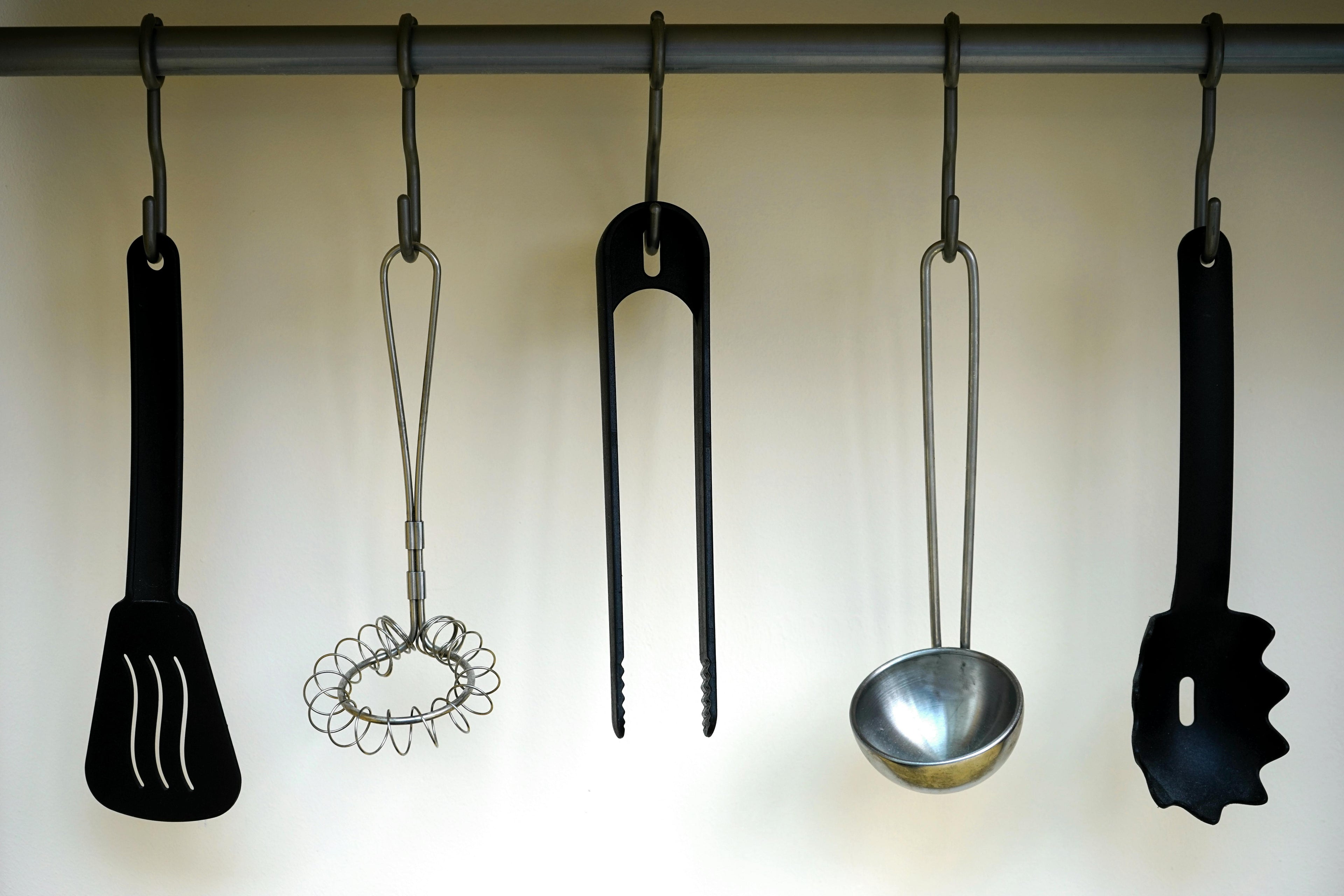 Modern kitchen and dining essentials from Valela, featuring practical and stylish tools for everyday cooking and family meals.